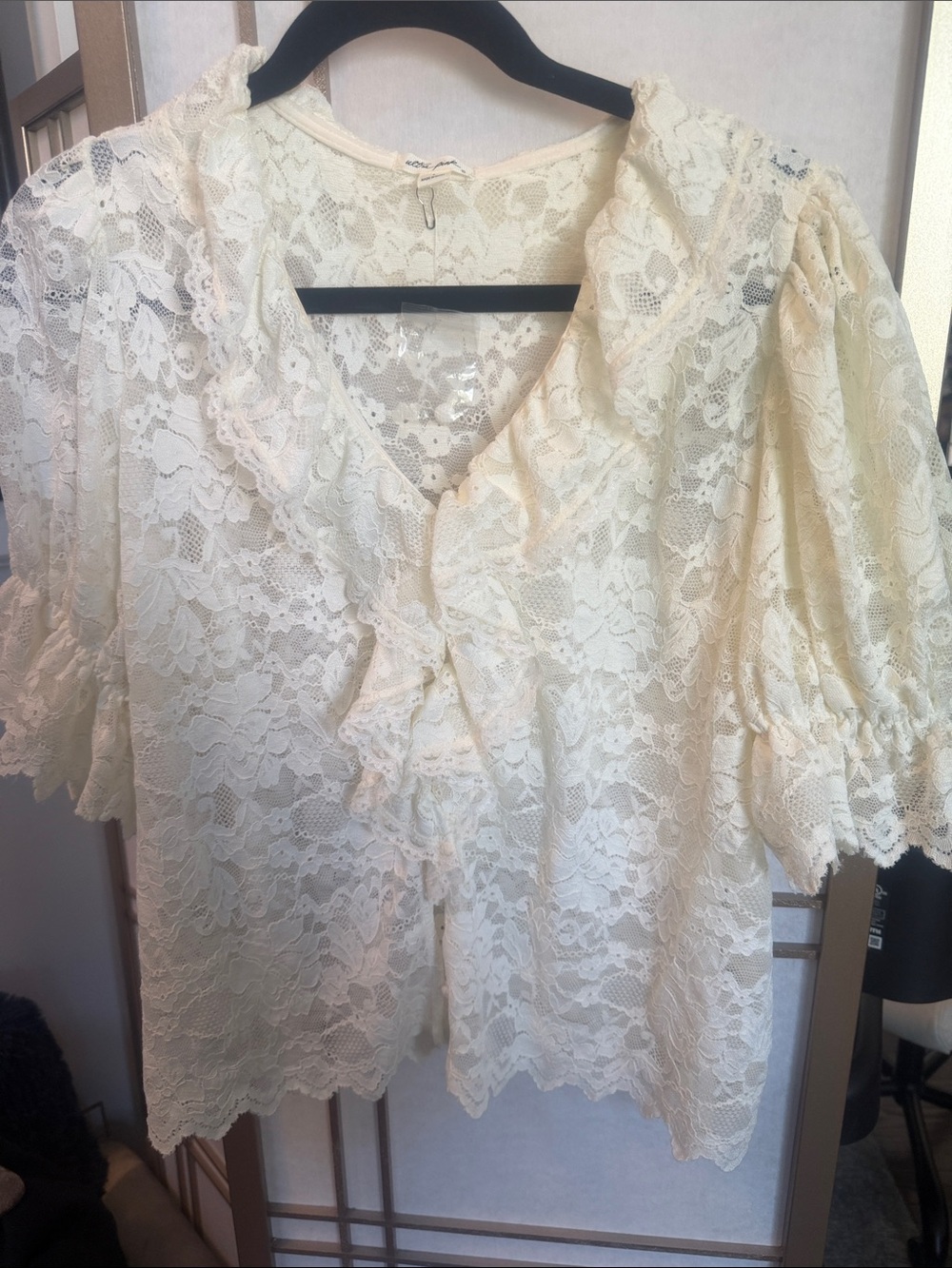 New! Ultra Pink Ivory Crochet Lace Puff Sleeve Ruffle Blouse L